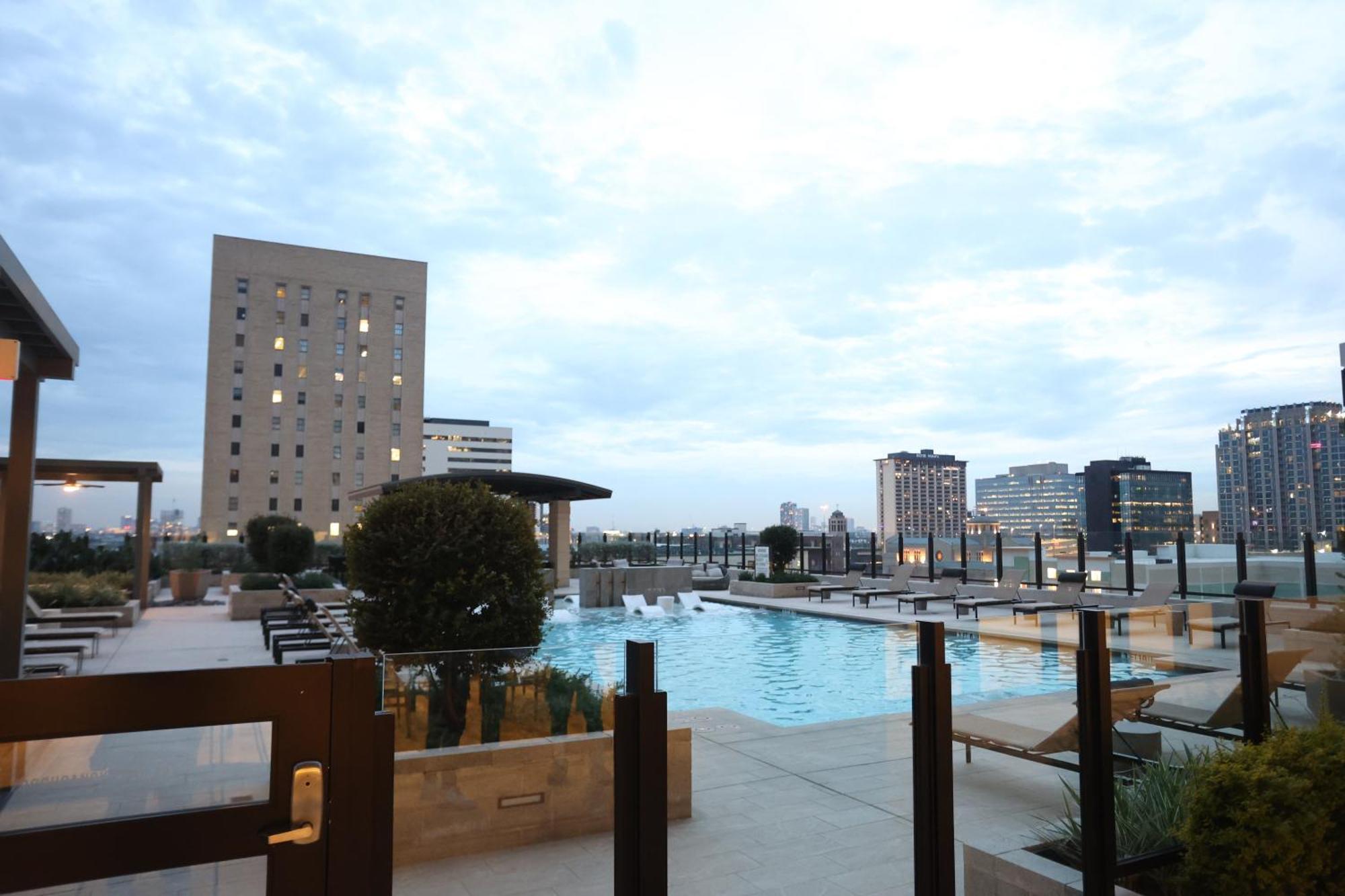 Houston'S Downtown Oasis Aparthotel Exterior photo