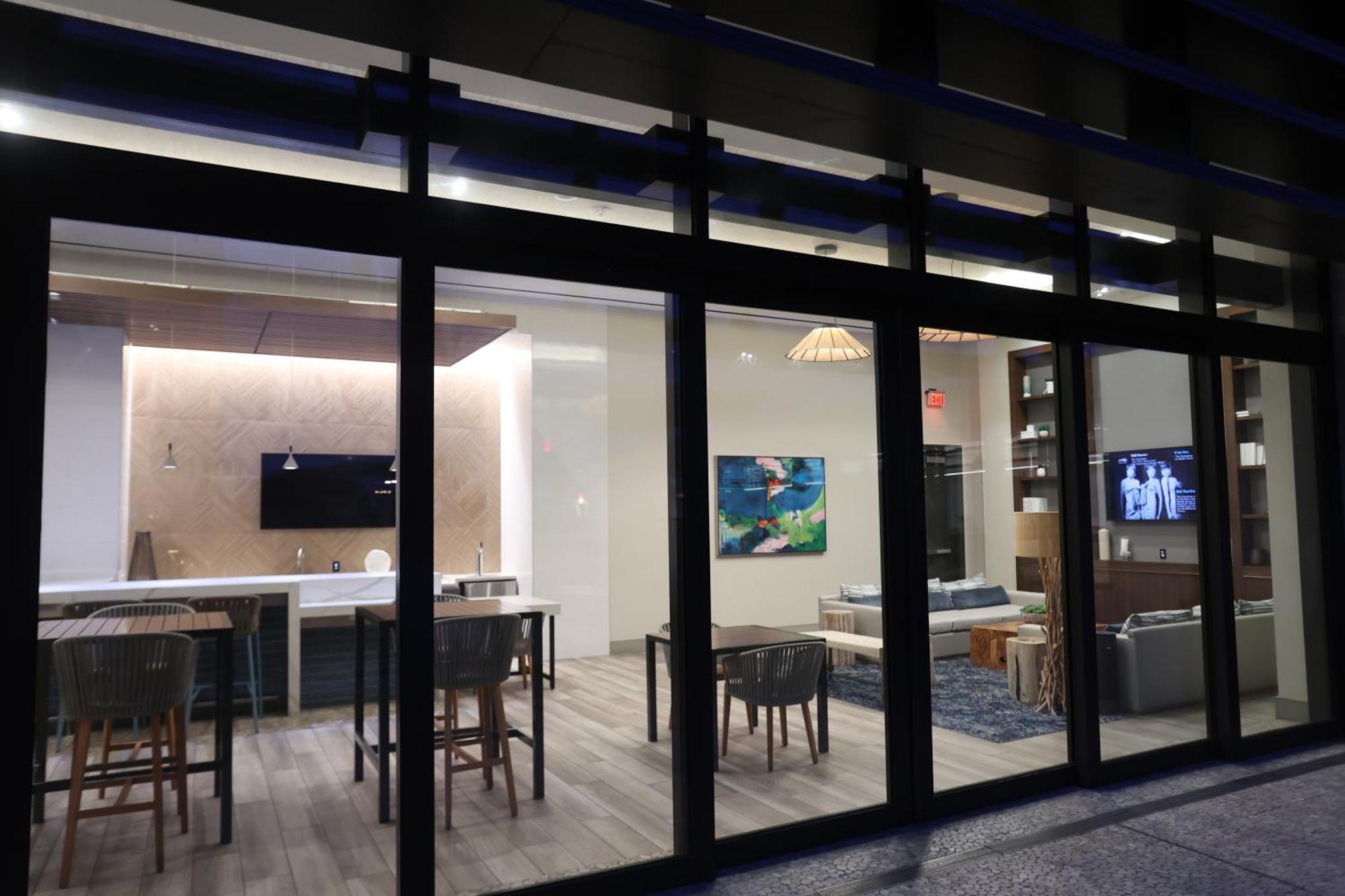 Houston'S Downtown Oasis Aparthotel Exterior photo
